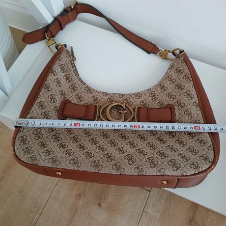 Kabelka cez plece guess, guess