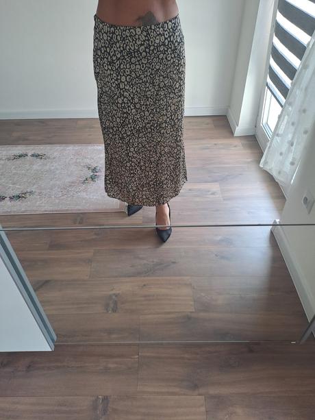 Lahucka satenova sukna, 40