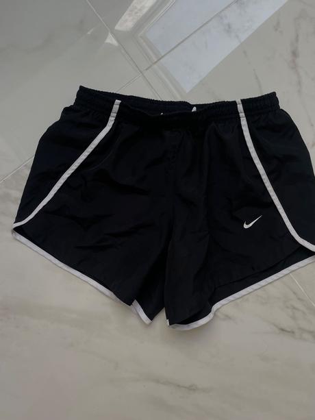 Predám dámske športové šortky nike dri-fit, nike,xs