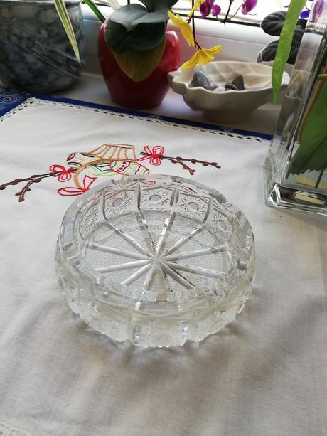 Krištáľový popolník, 