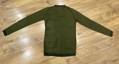 Svetrík s gombíkmi - s, s