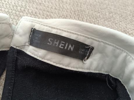 Čierna oversize mikina s bielym golierom shein, xs