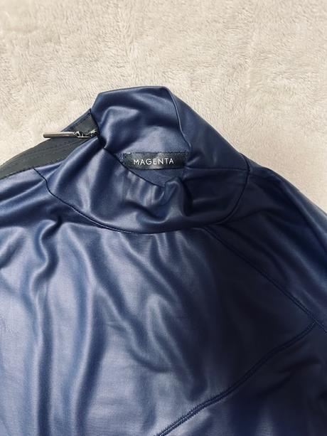 Tmavomodré tričko so zipsom na pleci zn. magenta, m
