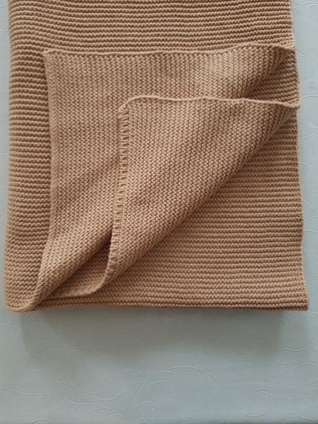 Nadcasovy siroky pleteny sal,