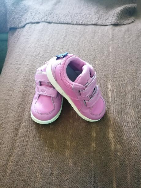 Tenisky už aj s poštou, nike,23