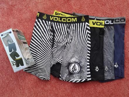 Volcom pánske funkčné boxerky 4 ks veľkosť s, s