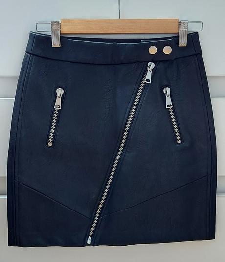 Koženková sukňa, stradivarius,36