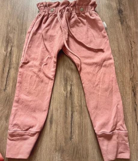 Nohavice s trakmi taturo, 92