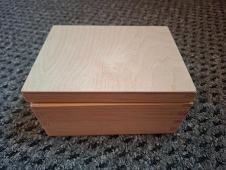 Drevená darcekova krabička,