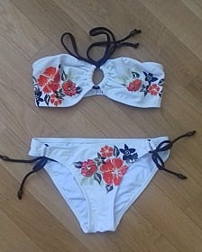 Znackove bikiny, s
