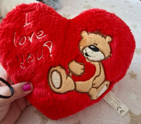 Plysovi mackovia love a srdiecko,