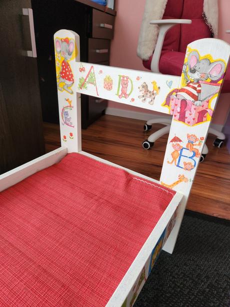 Kvalitná drevená veľká postieľka s perinkami, 