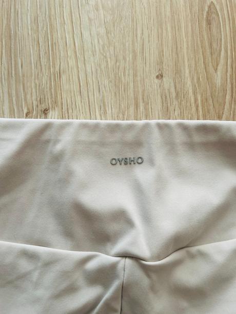 Štýlové zateplené legíny značky oysho, m