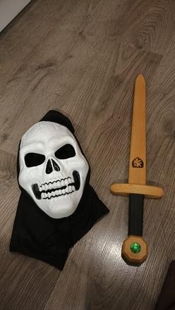 Maska halloween a rytiersky meč, 