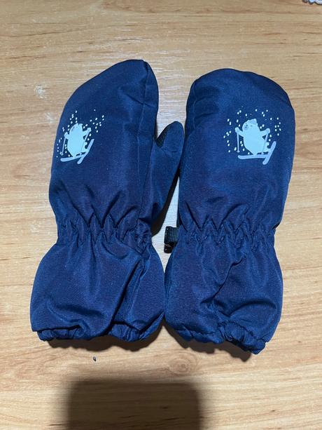 Nenosené rukavice, 104