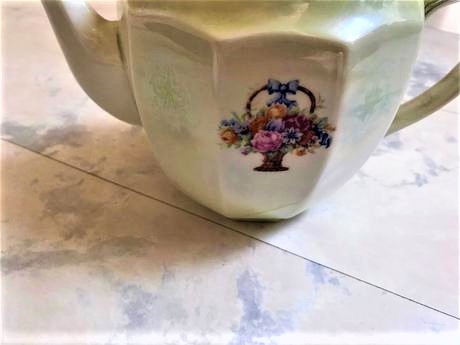 Starožitný perleťový čajník, 