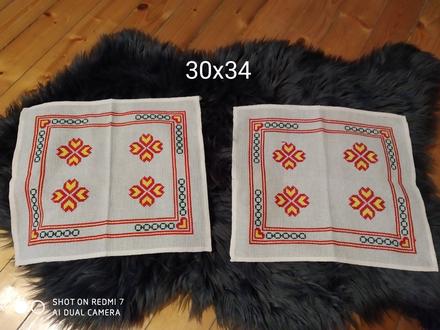 Obrusy,decky vysivane, 