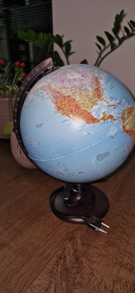 Svietiaci glóbus, 