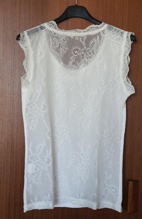 Elegantný top s kamienkami, m