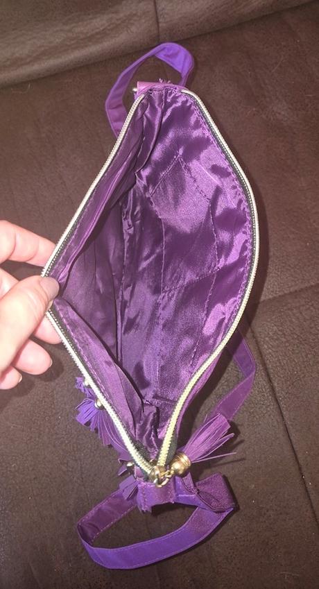 Fialová kabelka, 