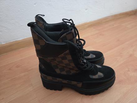 Štýlové čižmy, 41