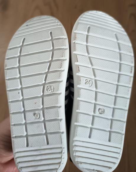 Nazúvacie tenisky, 24