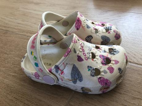 Dievčenské crocsy, 22