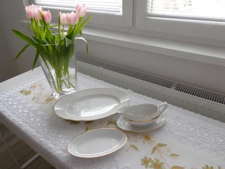 Čechoslovákia značený porcelán taniere+omáčkovník., 