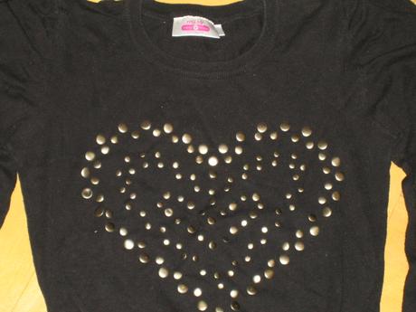 Svetrík s vybíjaným srdcom a nariasenými rukavmi, c&a,158