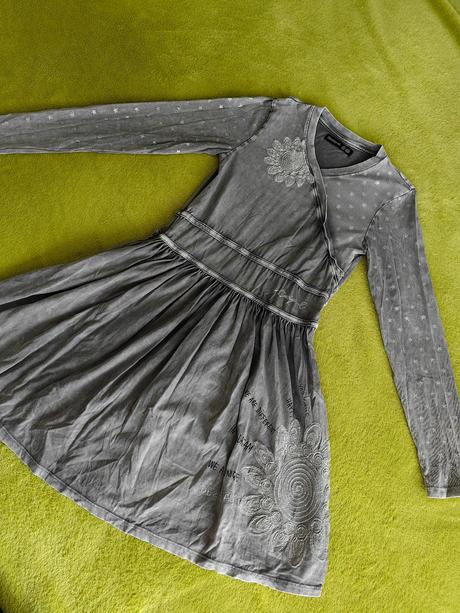 Minimálne nosené šaty desigual, top stav, desigual,152