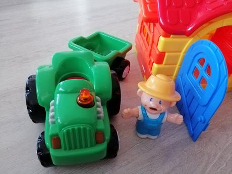 Traktor farmár a zvieratká, 