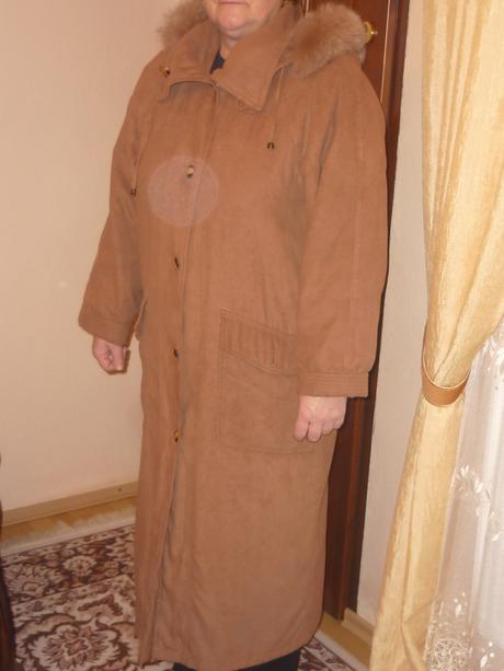 Velmi pekny kabat na zimu, 42