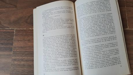 Kniha hra na ostro,
