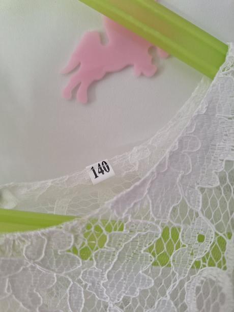 Predám saty velk.140 cm na 1.sv.prijim. a ozdoba, 140