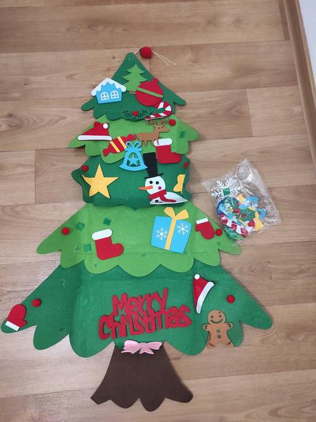 Stromcek na stenu vianoce,