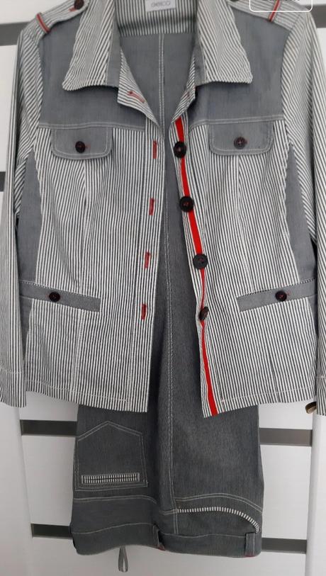 Elegantny kostym, 46