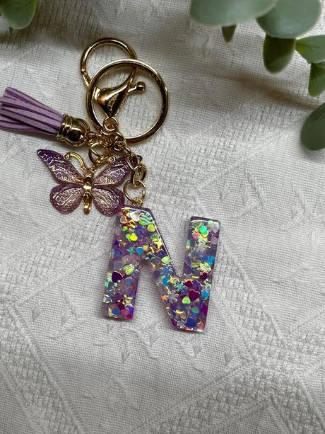 Ručne vyrobené živicové kľúčenky, 