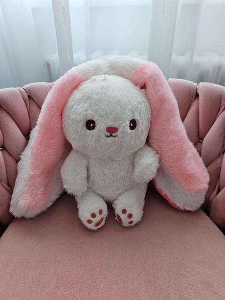 Plyšový zajac v jahode,