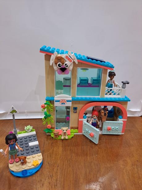 Lego friends 41446 veterinarna klinika v mestečku, 