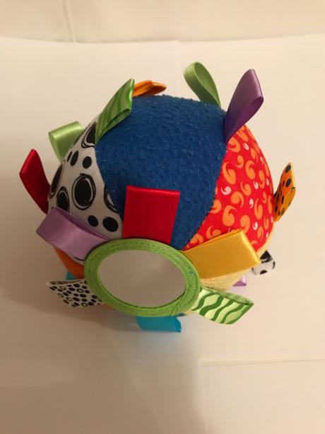 Hrkajúca látková loptička playgo,