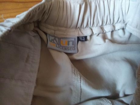 152 kraťasky - 2 eur, 152