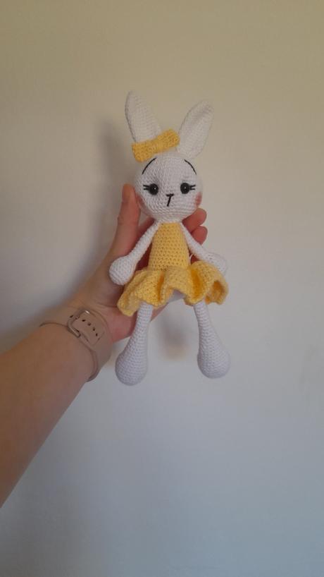 Háčkovaný zajačik v šatičkách, 