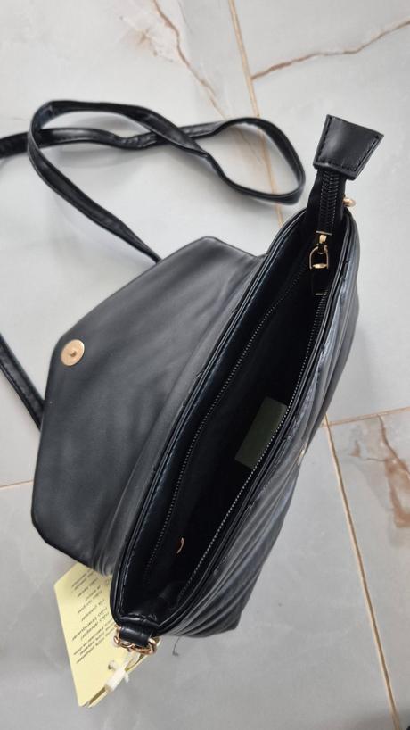 Krásna elegantná čierna kabelka, 