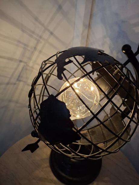 Stolová - nočná led lampa globus , da sa zasvietit,