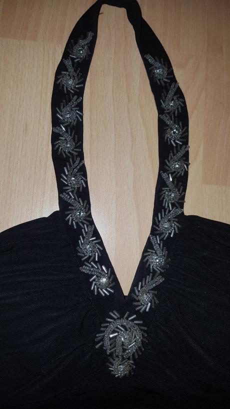 Čierne šaty s korálikmi, 38