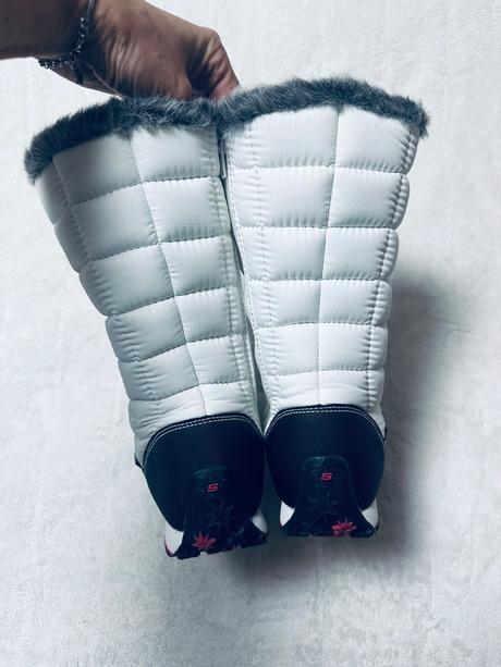 Biele snehule s kožušinkou zn. skechers originál, skechers,38 / 39