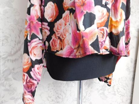 Kvalitna velmi pekna vzdušna bluzka, 44