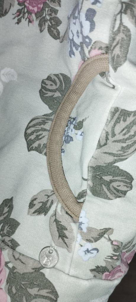 Romantická mikina, 104