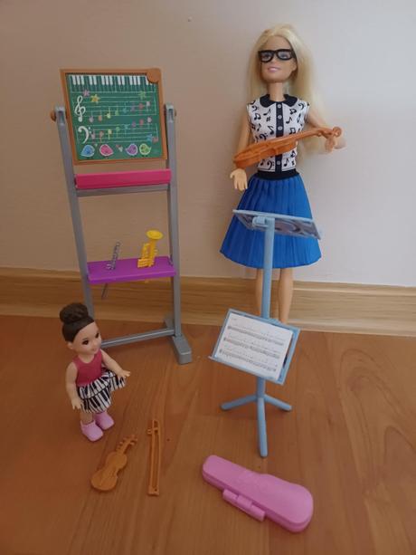 Barbie učiteľka hudobnej výchovy,
