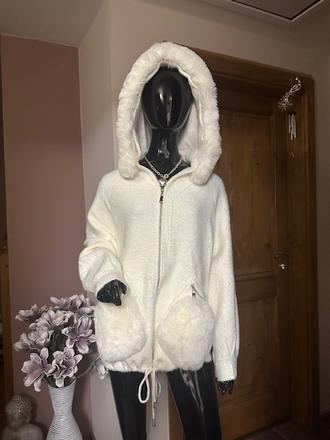 Bielo krémová bundička alpaka s kapucňou,